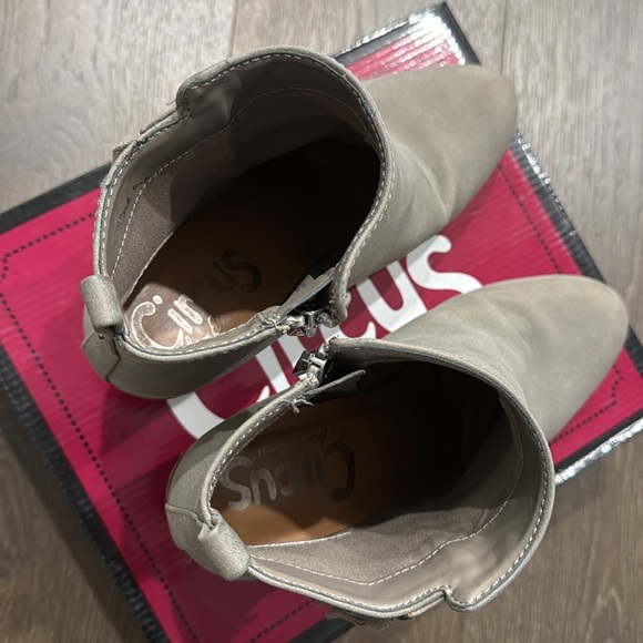 Circus by Sam Edelman gray suede booties with fringe size 9.5 - Picture 6 of 6